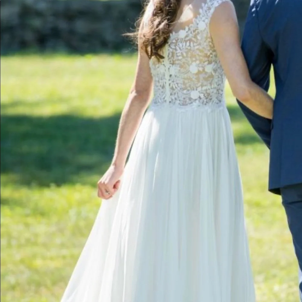 Reem Acra Wedding dress 5712 brand new with tags - Picture 3 of 6